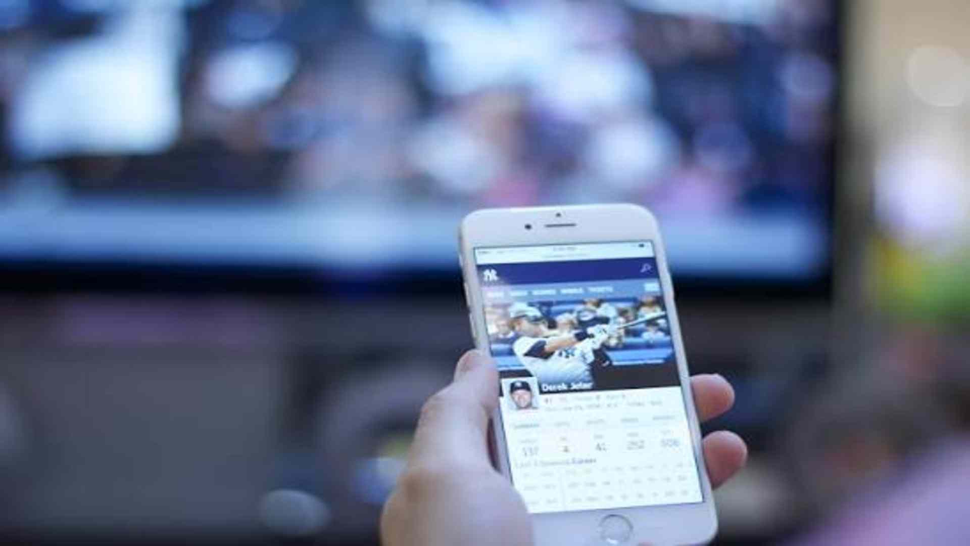Multiplayer Games with Interactive Online Teams